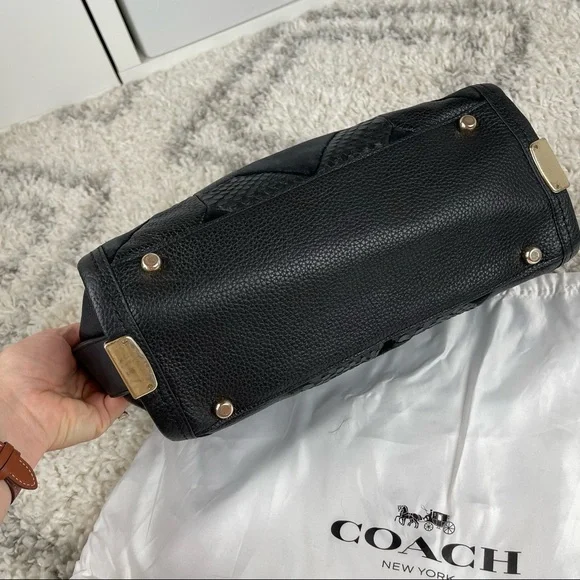 Coach Swagger In Patchwork Pebble Black Leather shoulder Bag